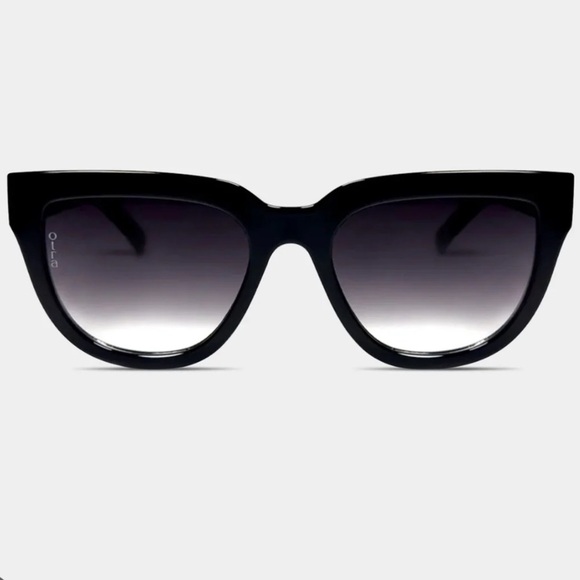 Otra Accessories - OTRA Mara Black Smoke Oversized Wayfarer Sunglasses for Women with Case